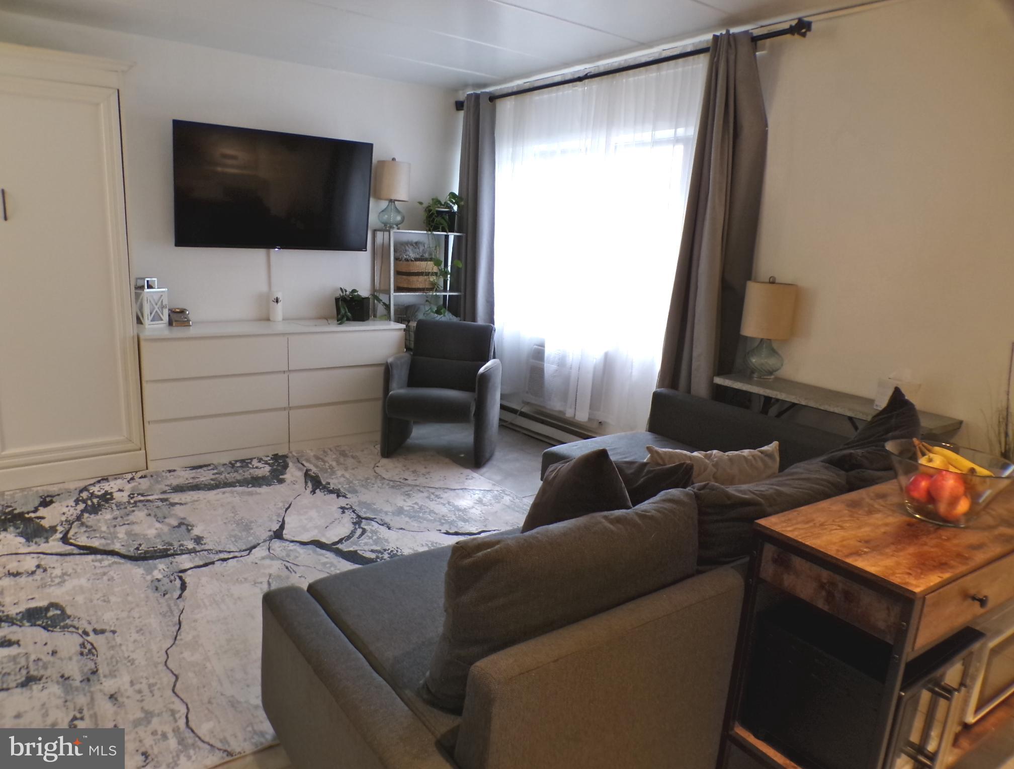 WASHINGTON SQUARE - Residential