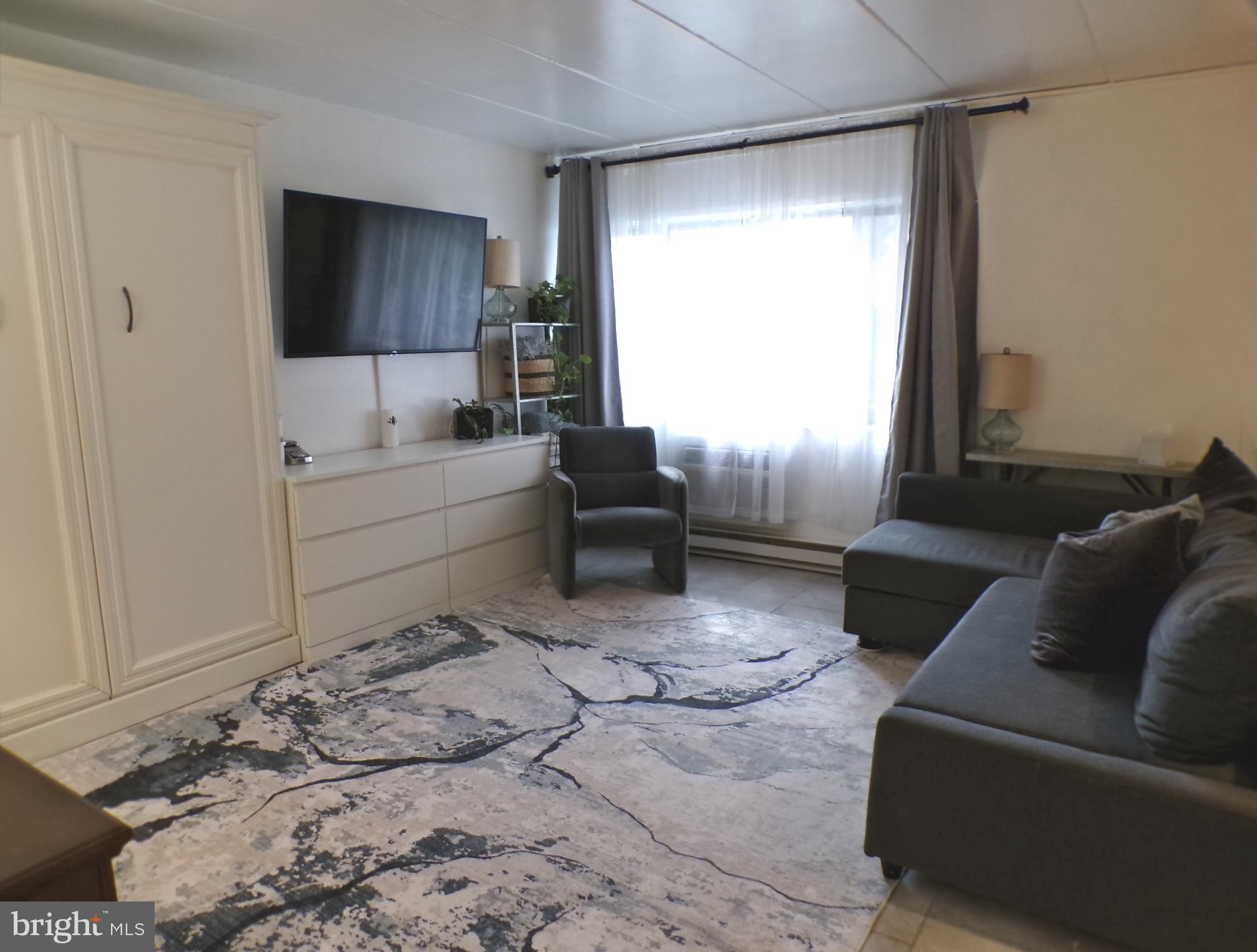 WASHINGTON SQUARE - Residential