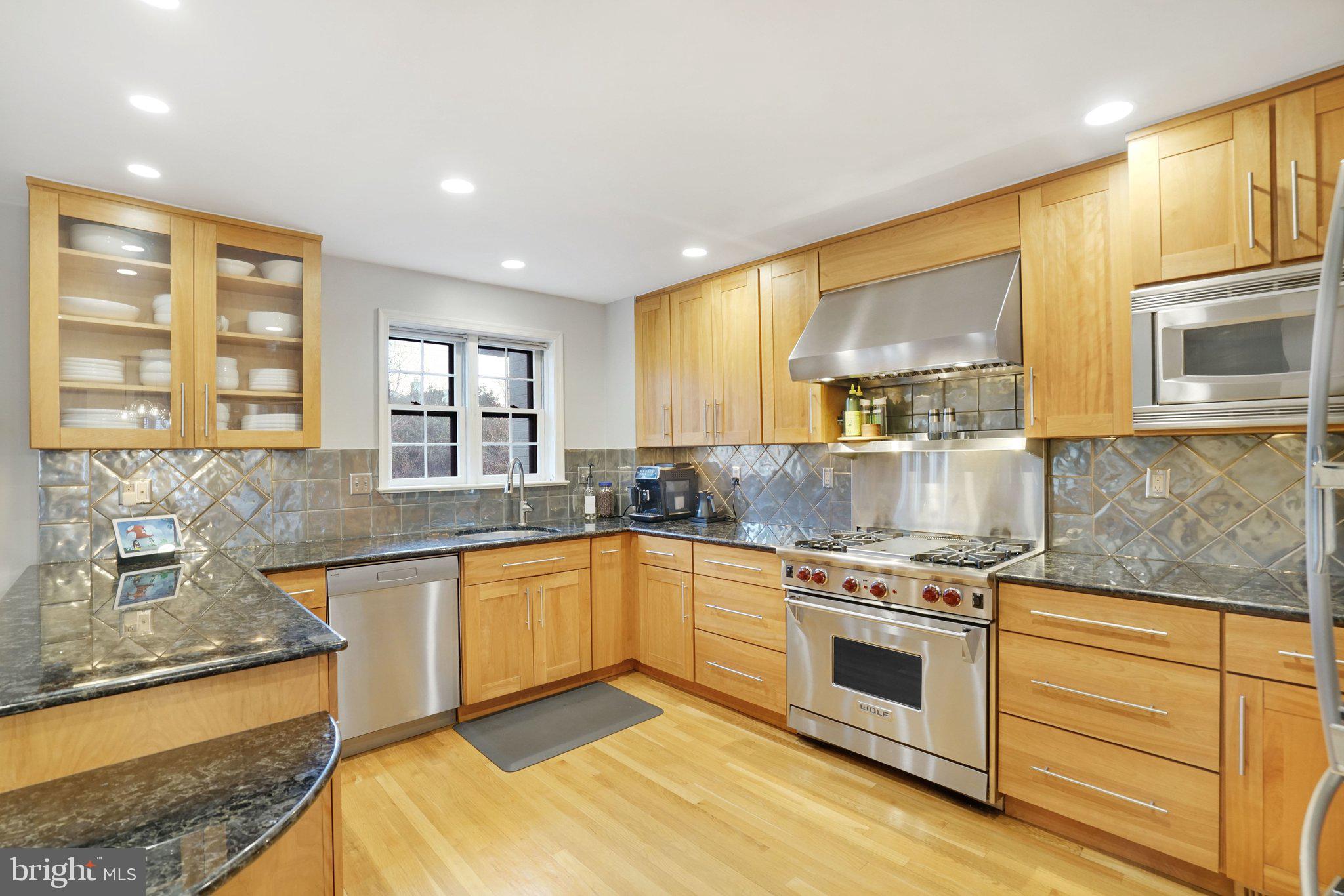 2047 N ABINGDON STREET