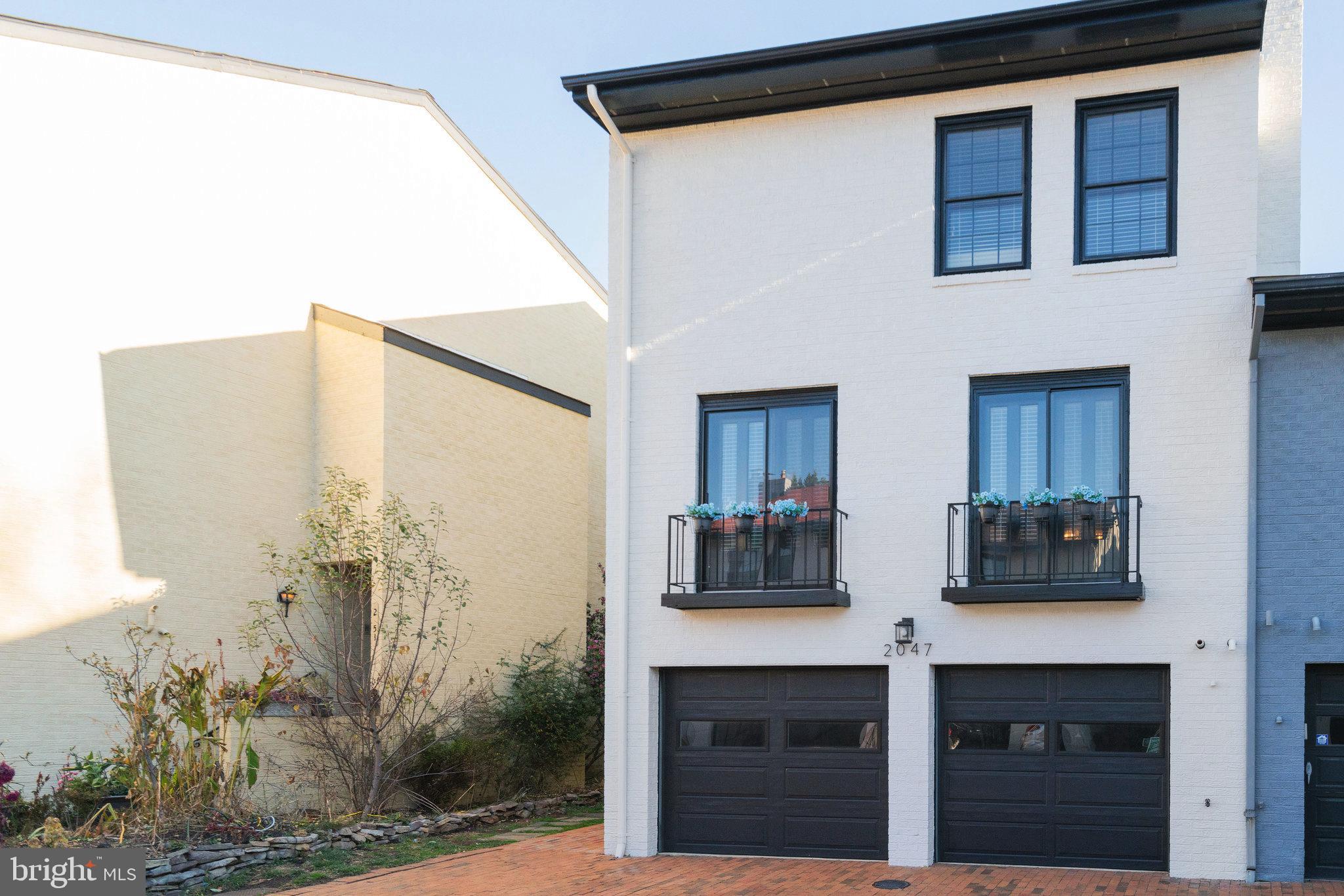 2047 N ABINGDON STREET