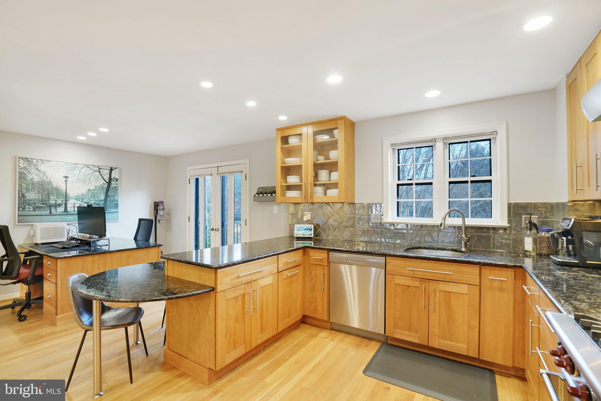 2047 N ABINGDON STREET