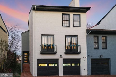 2047 N ABINGDON STREET ARLINGTON VA 22207