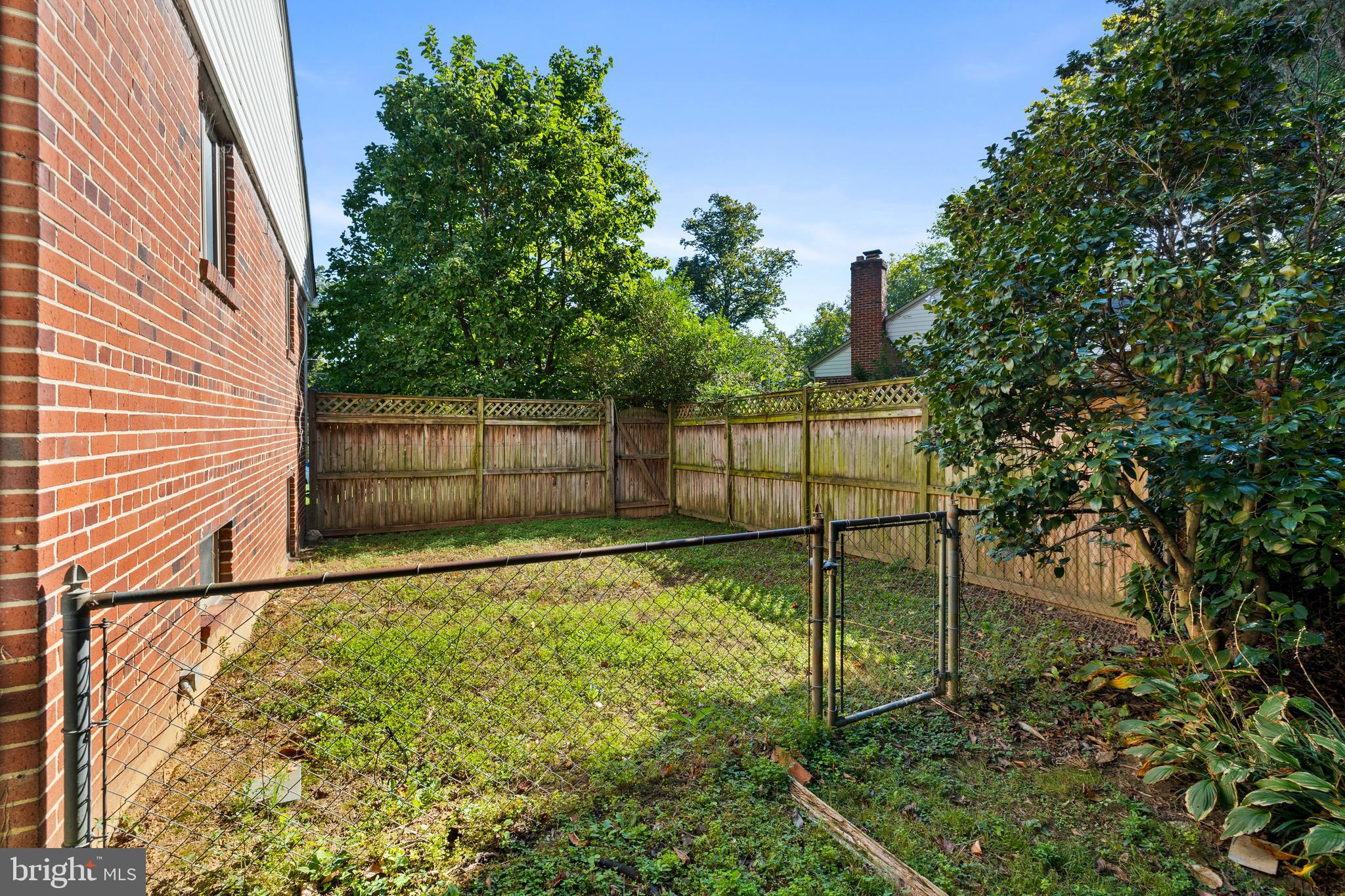 BROYHILL CREST - Residential