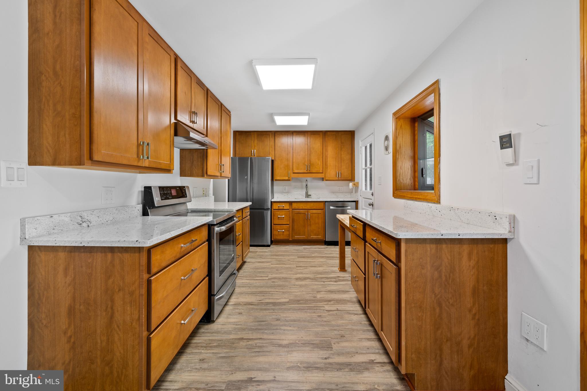 BROYHILL CREST - Residential