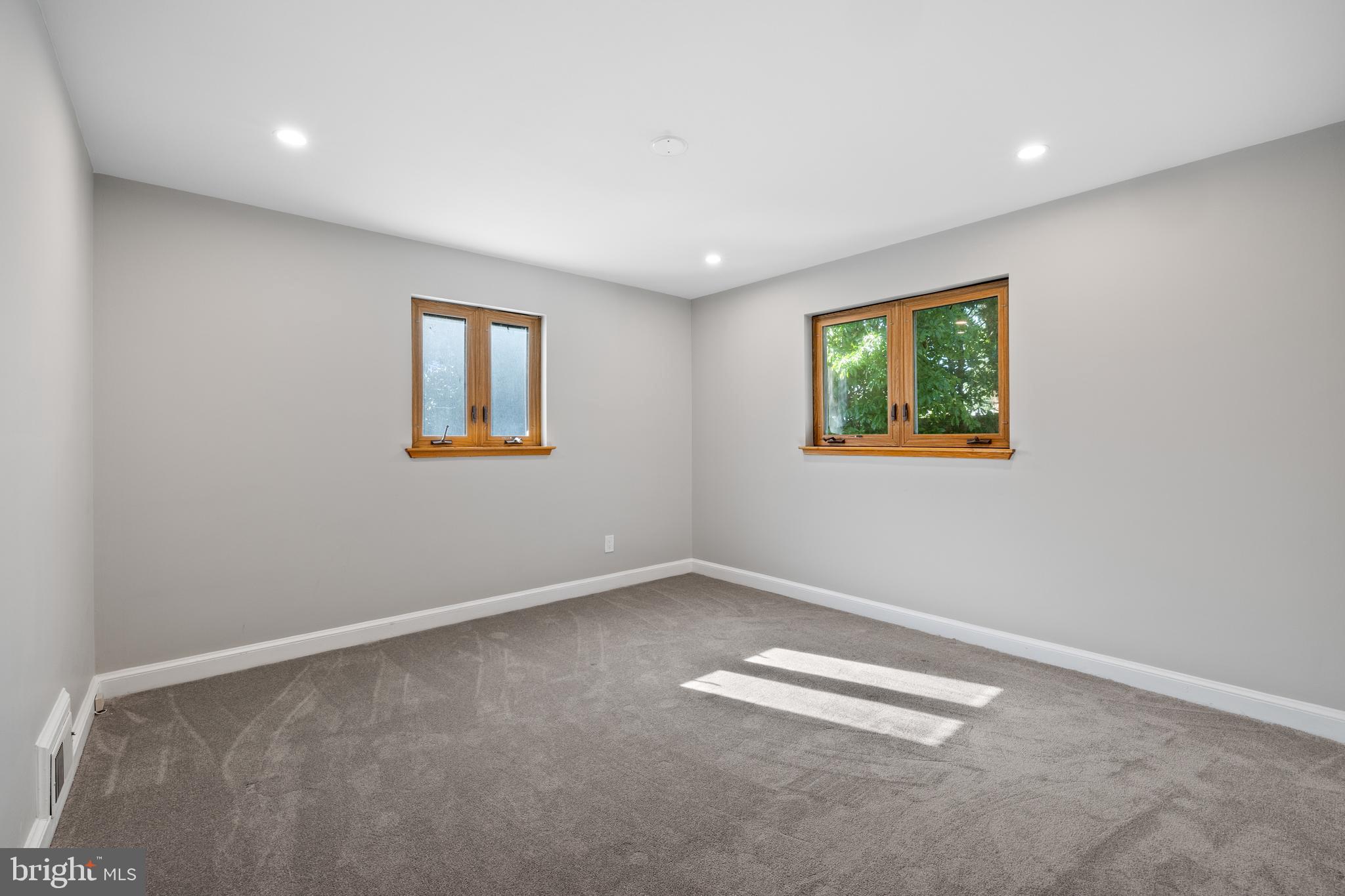 BROYHILL CREST - Residential