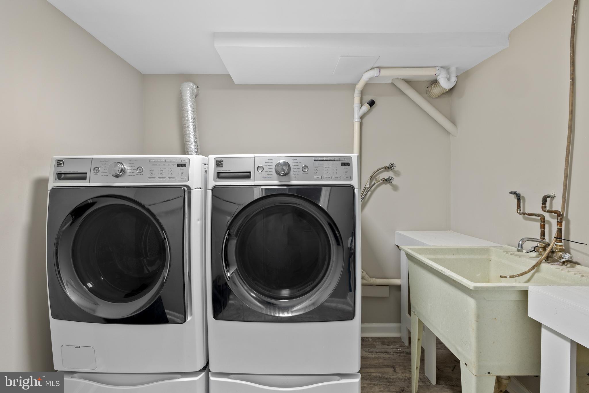 BROYHILL CREST - Residential