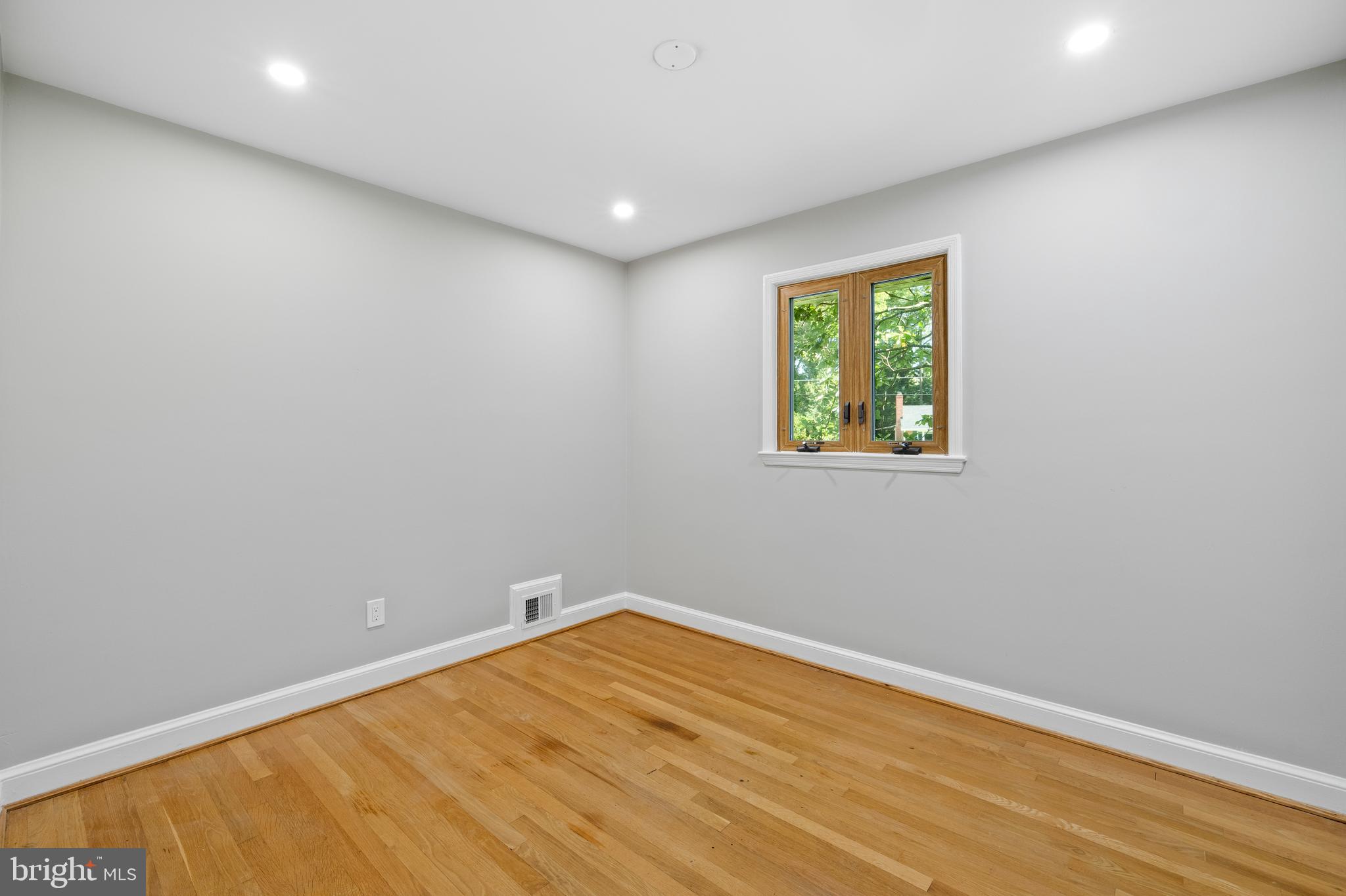 BROYHILL CREST - Residential