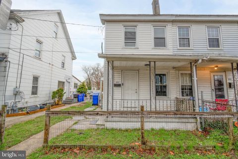 Townhouse For Sale - 211 W Foundry St St<br/> Cumberland County, MILLVILLE, NJ 08332