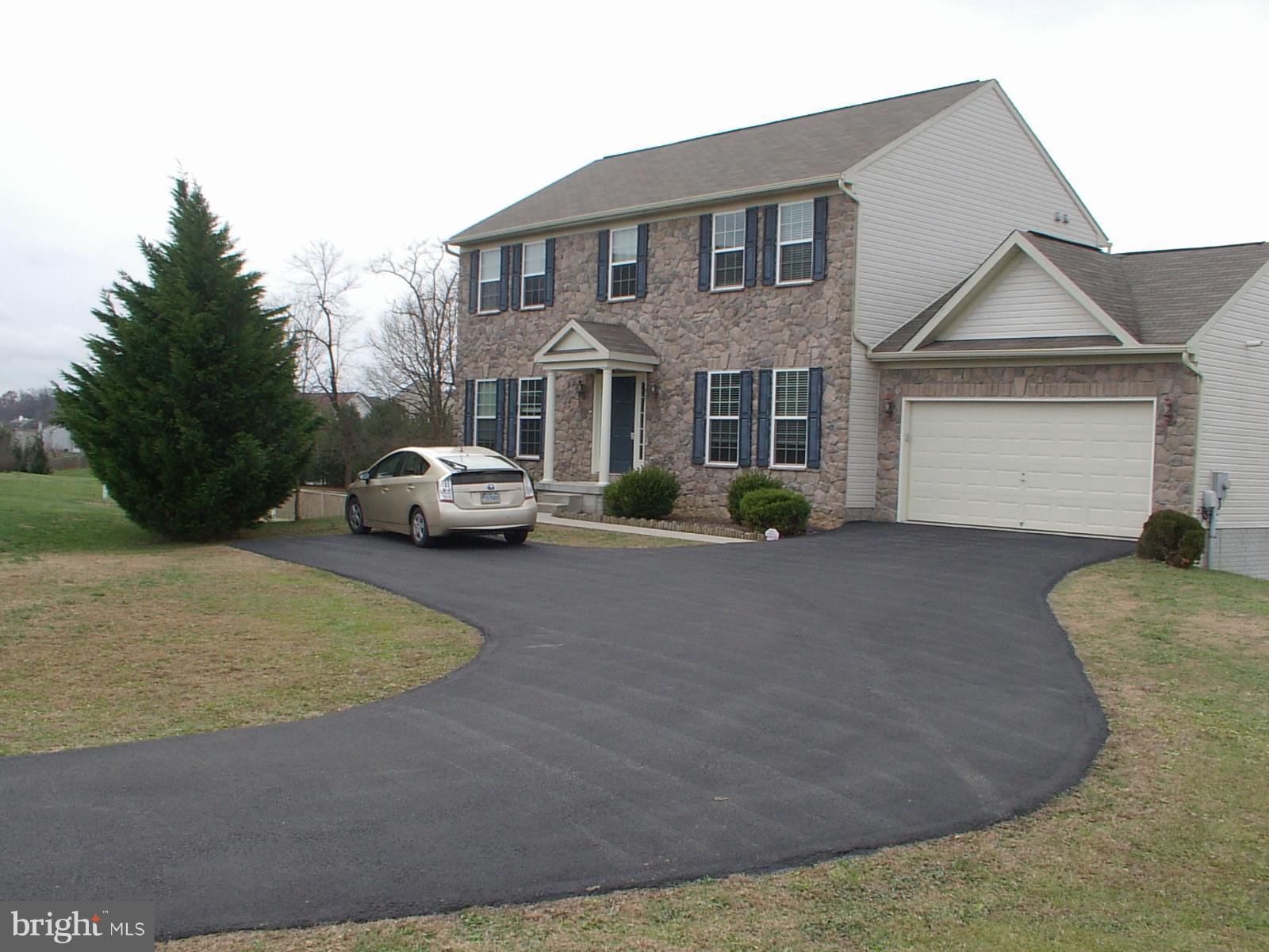 APPLE KNOLLS ESTATES - Residential