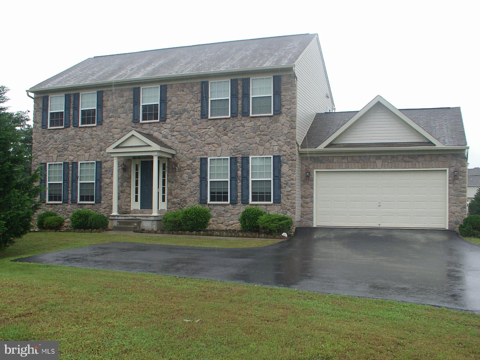 APPLE KNOLLS ESTATES - Residential