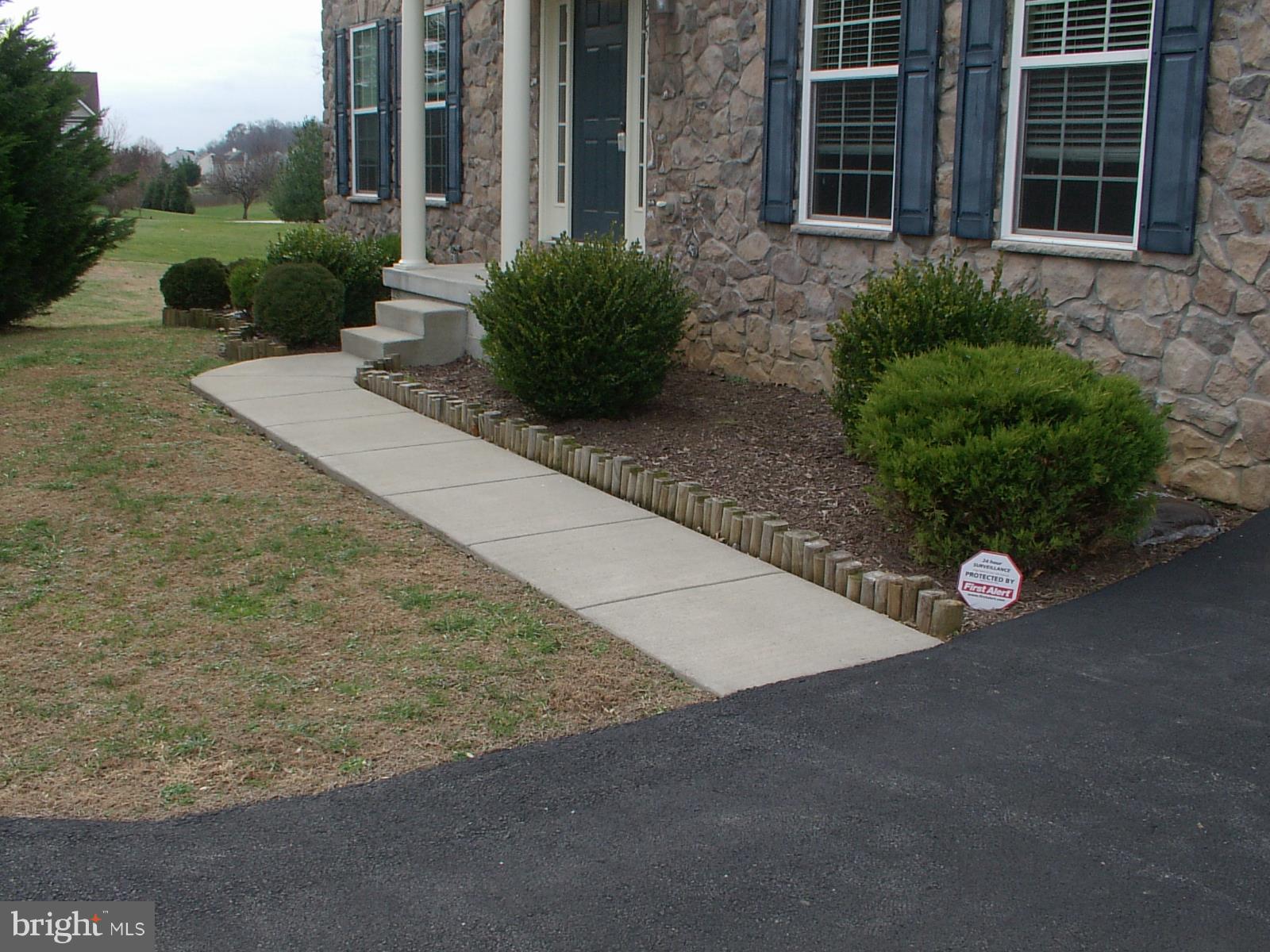 APPLE KNOLLS ESTATES - Residential