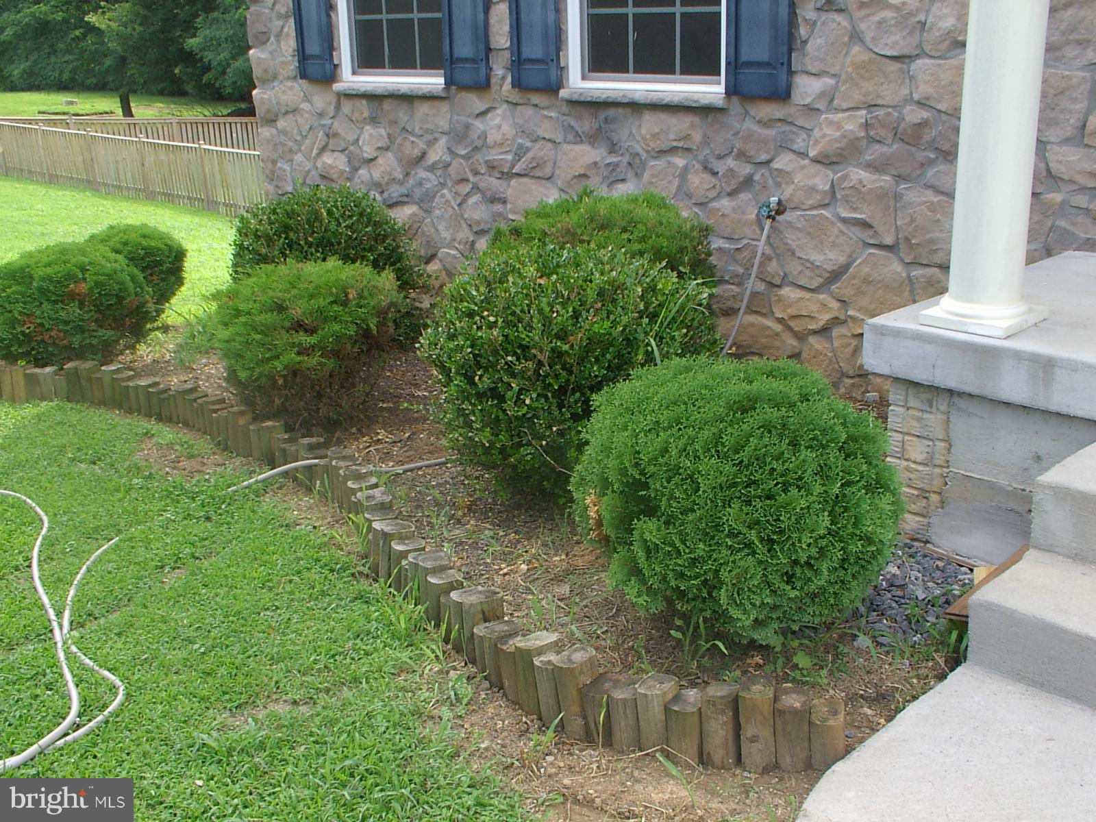 APPLE KNOLLS ESTATES - Residential