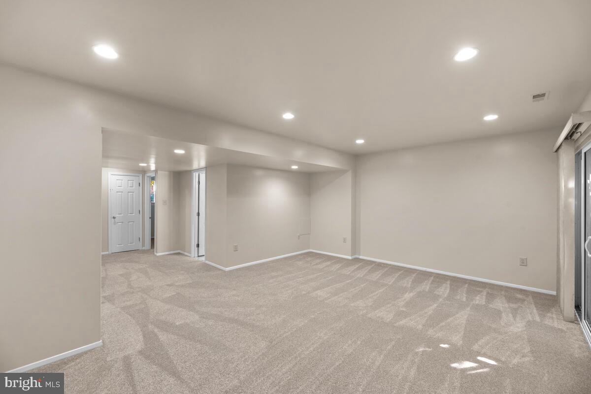 WOODLAND VILLAGE - Residential Lease