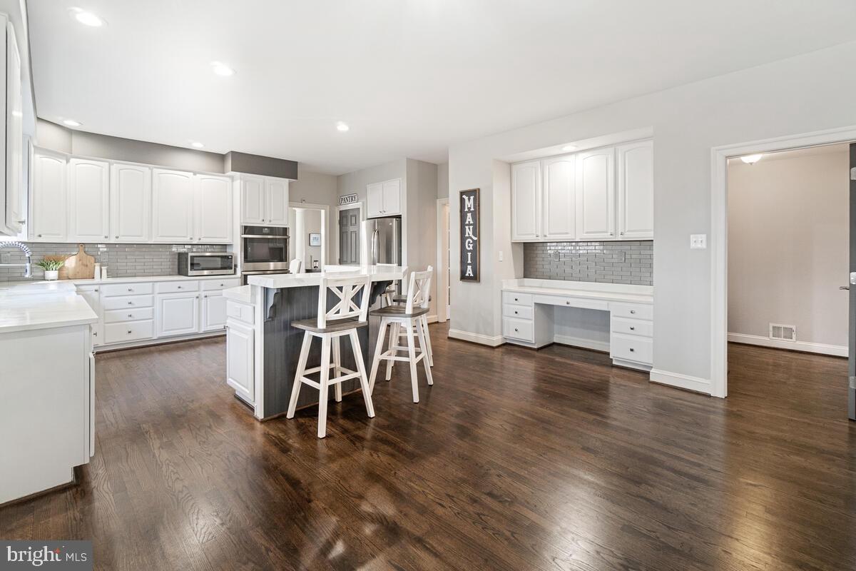 WINDSOR KNOLLS - Residential