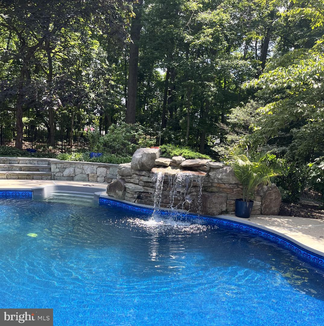 WINDSOR KNOLLS - Residential