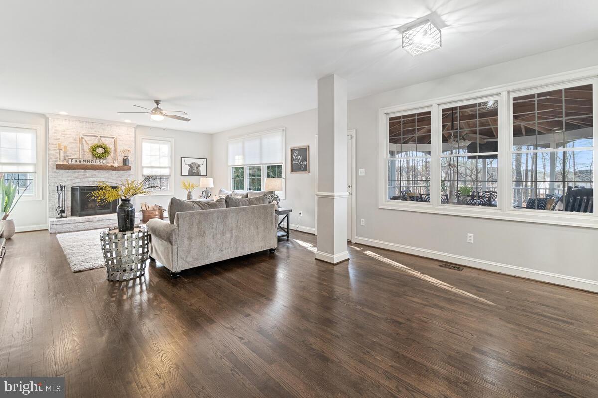 WINDSOR KNOLLS - Residential