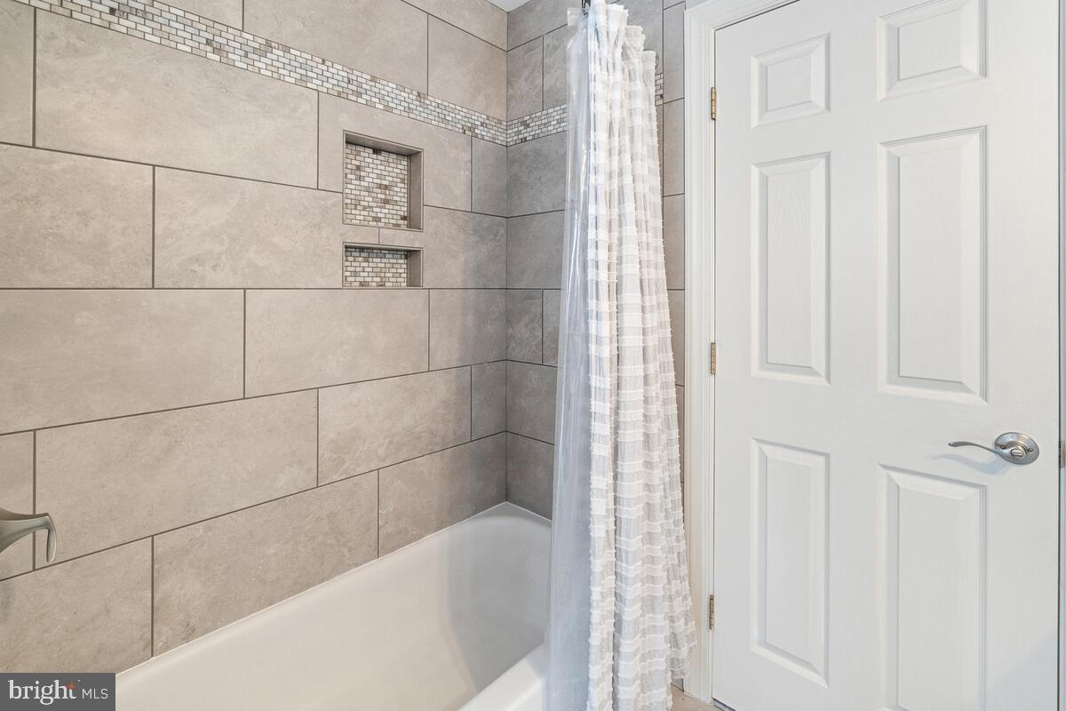 WINDSOR KNOLLS - Residential