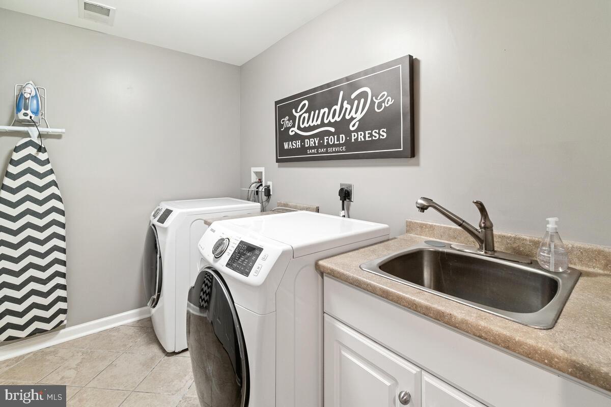 WINDSOR KNOLLS - Residential