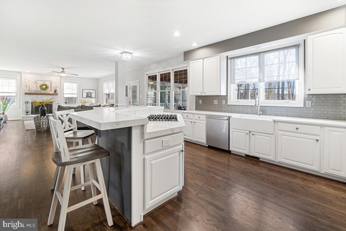 WINDSOR KNOLLS - Residential