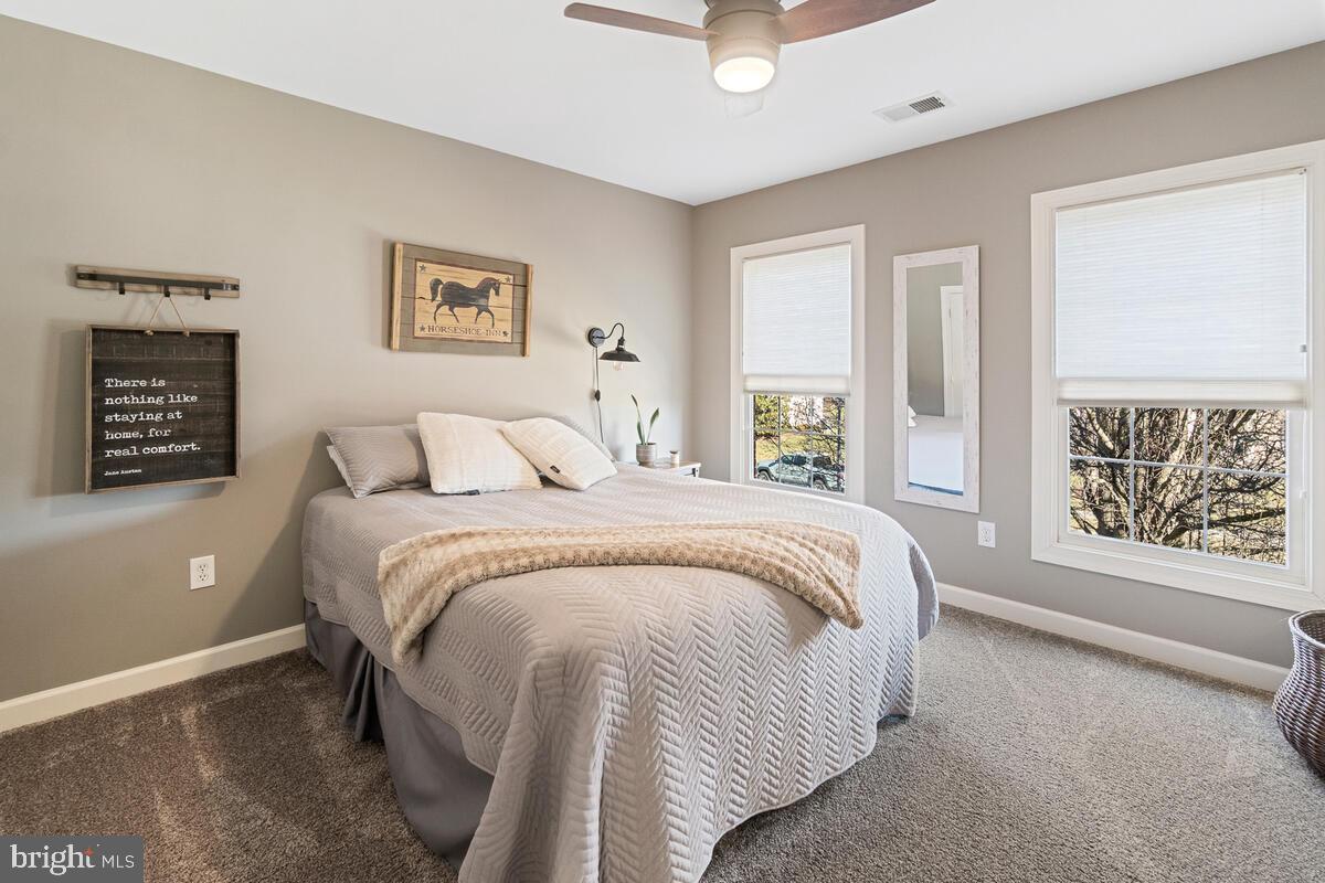 WINDSOR KNOLLS - Residential