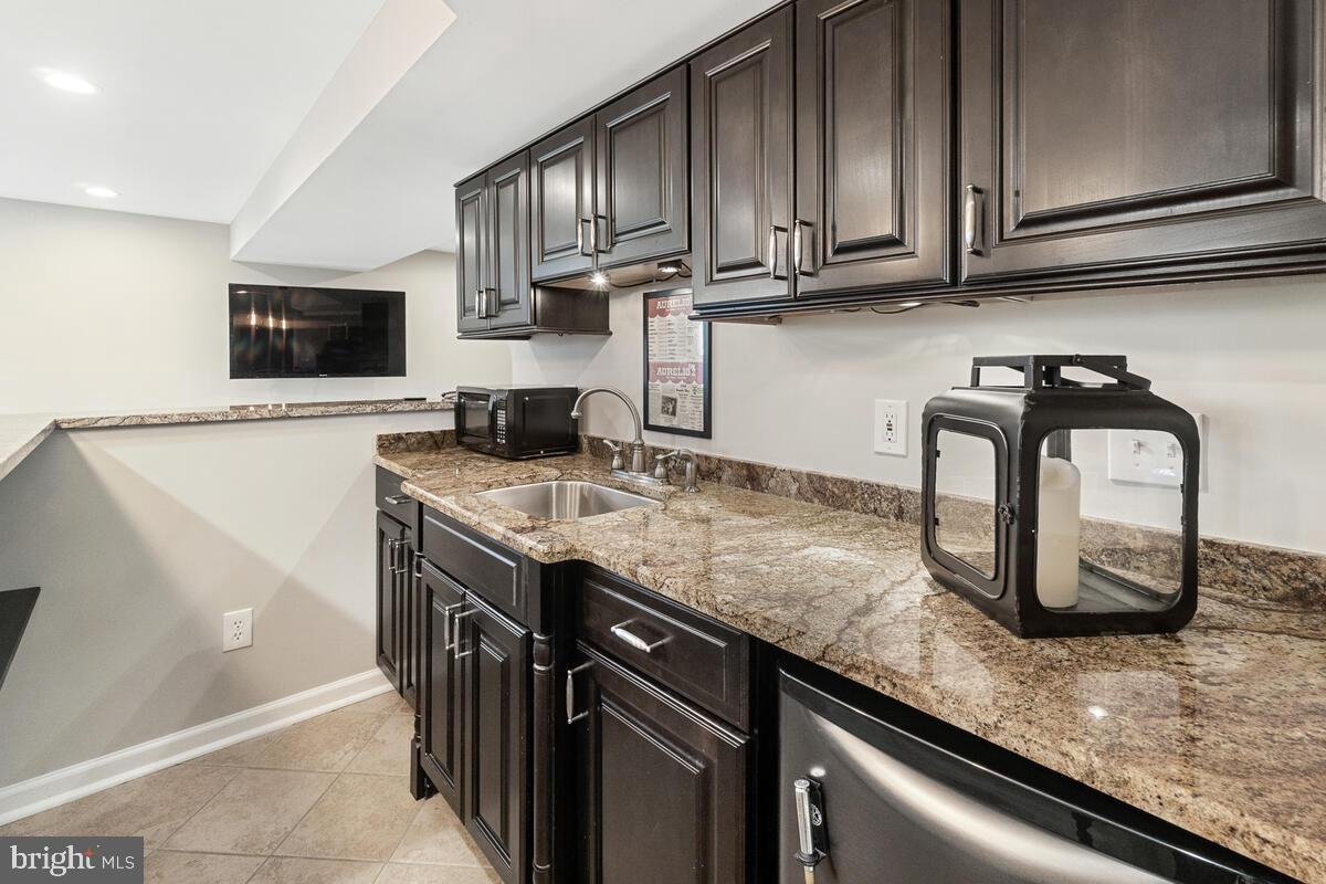 WINDSOR KNOLLS - Residential