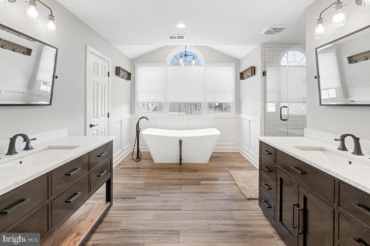 WINDSOR KNOLLS - Residential