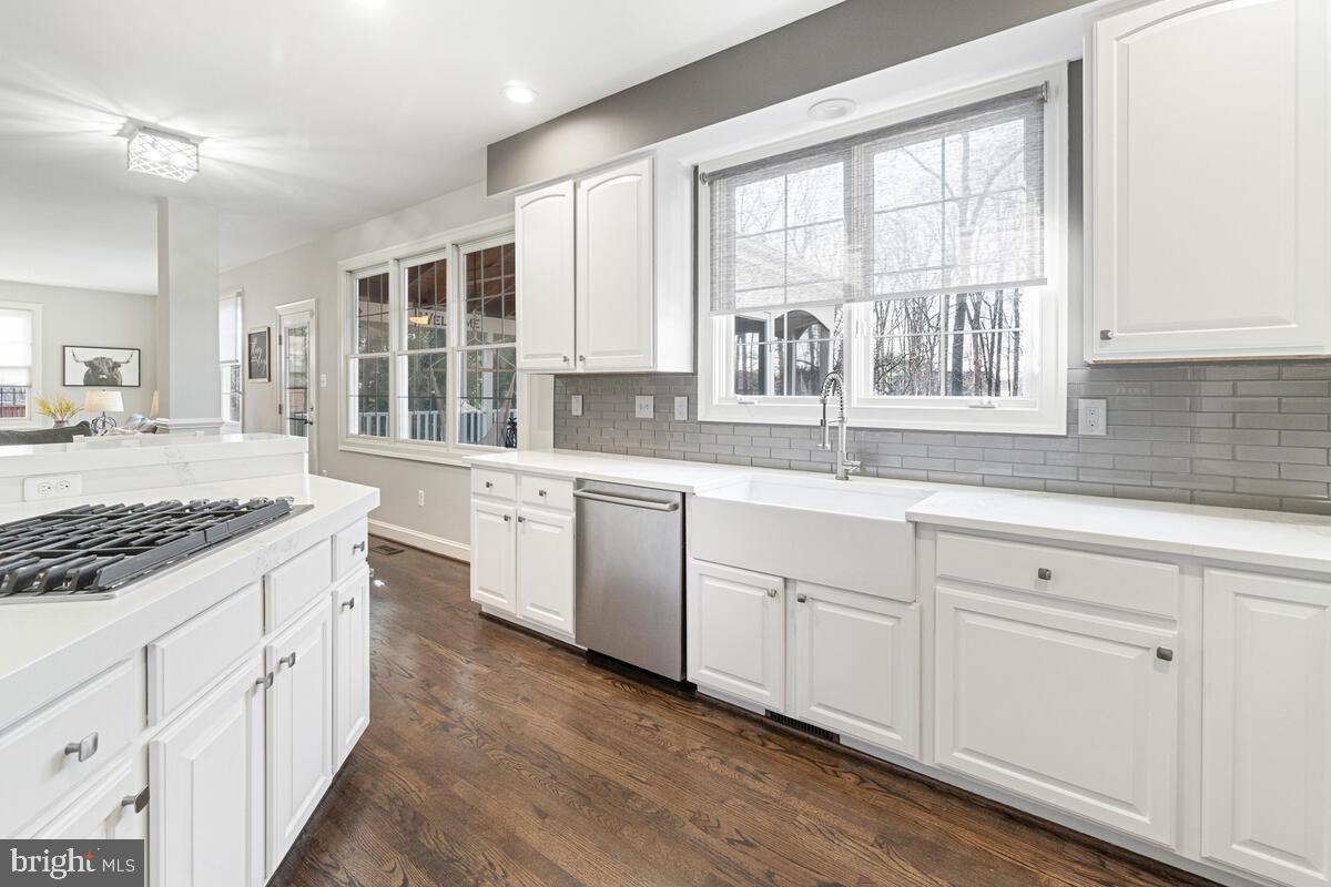 WINDSOR KNOLLS - Residential