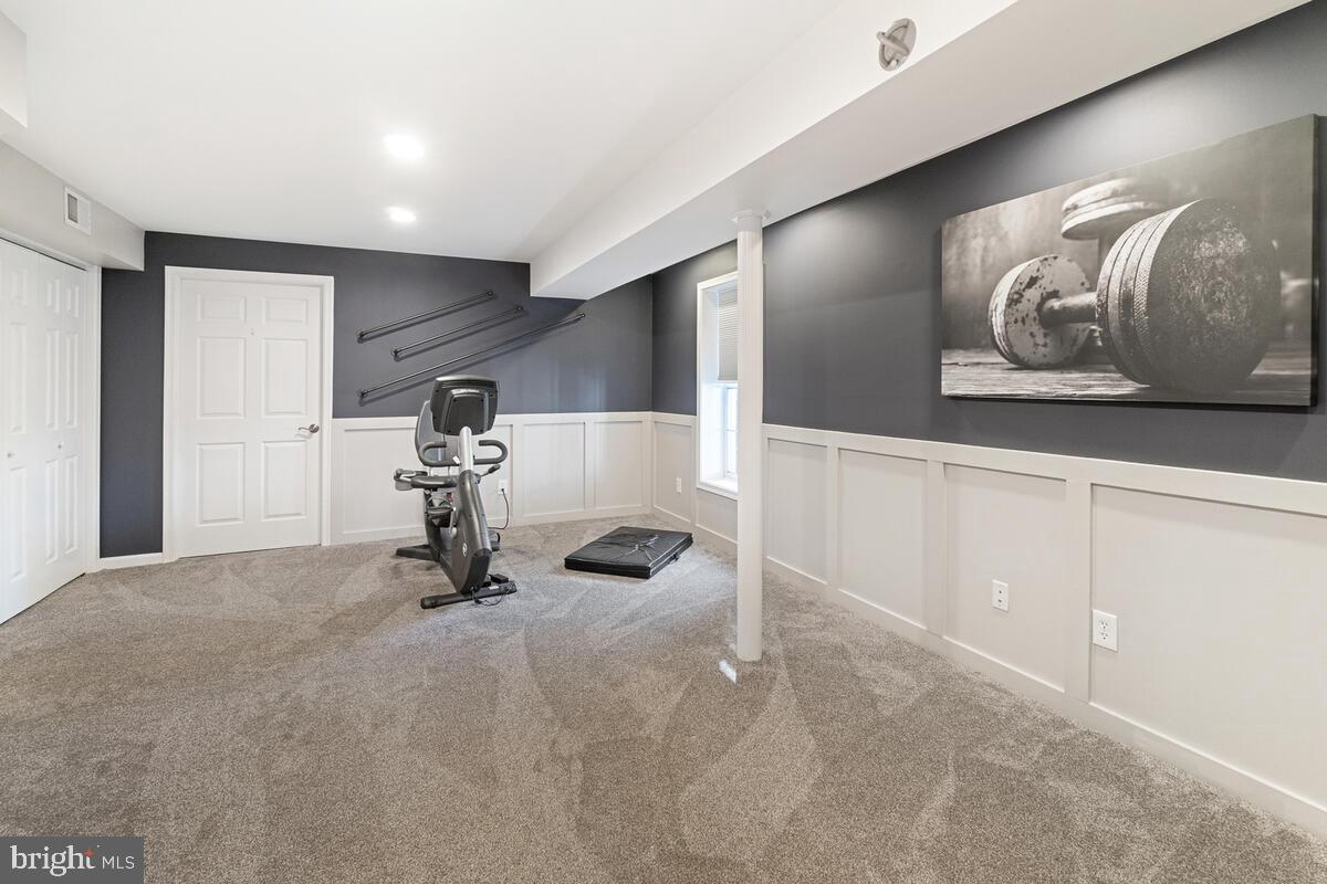 WINDSOR KNOLLS - Residential