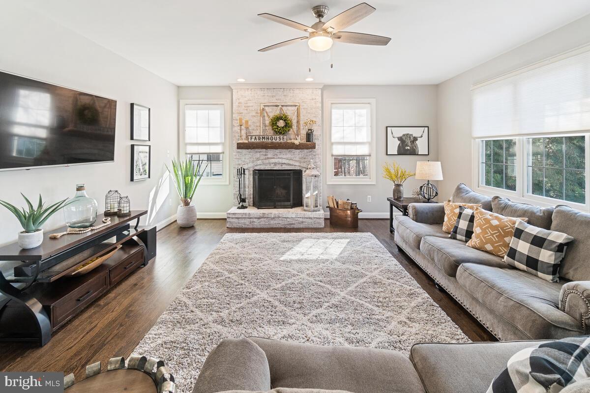 WINDSOR KNOLLS - Residential