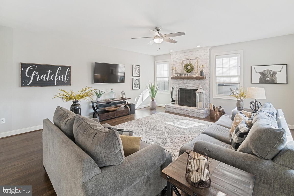 WINDSOR KNOLLS - Residential