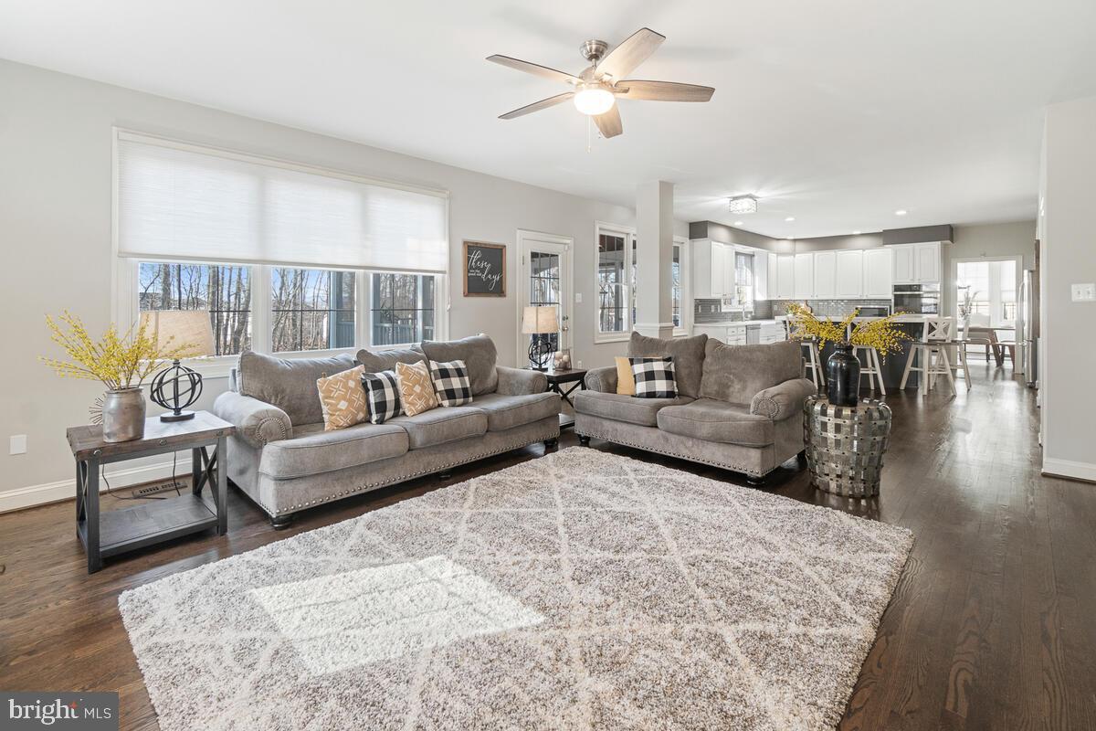 WINDSOR KNOLLS - Residential