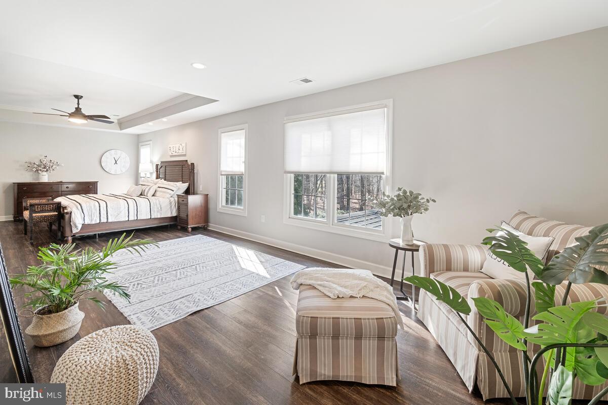 WINDSOR KNOLLS - Residential