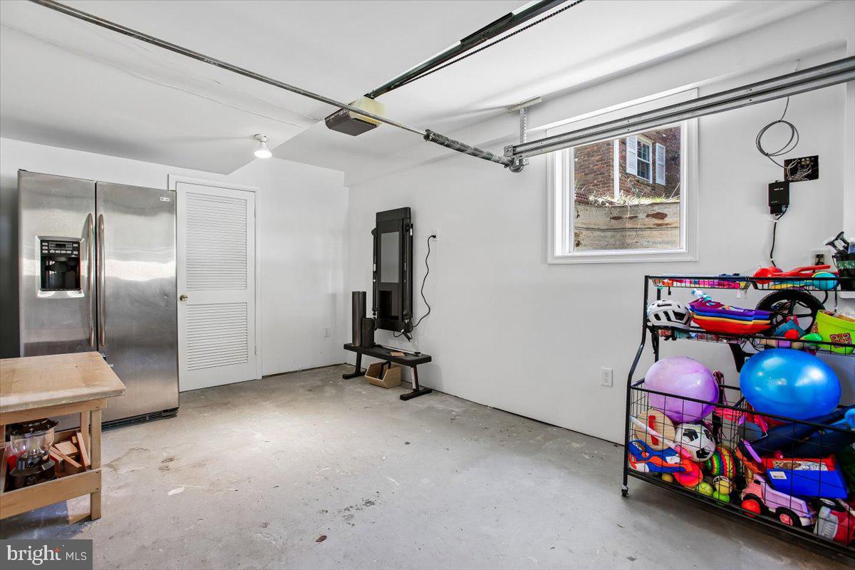 LORCOM GROVE - Residential