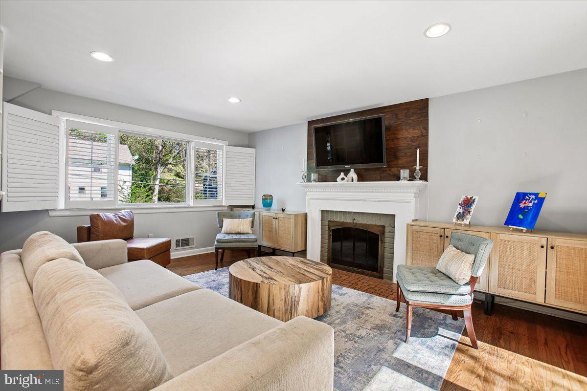 LORCOM GROVE - Residential