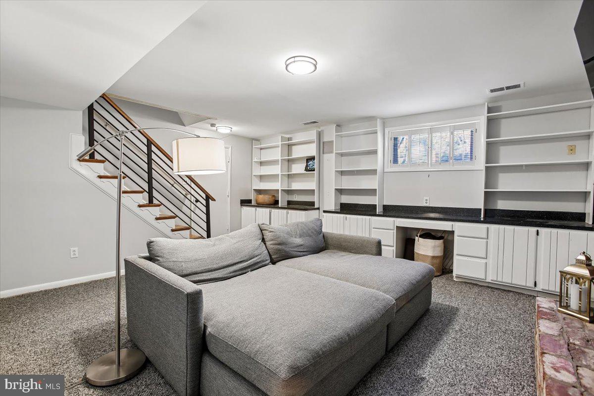 LORCOM GROVE - Residential