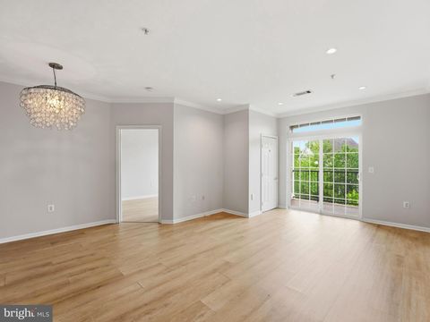Photo of 2301 25th Street S #4-301, ARLINGTON, VA 22206 (MLS # VAAR2072958)