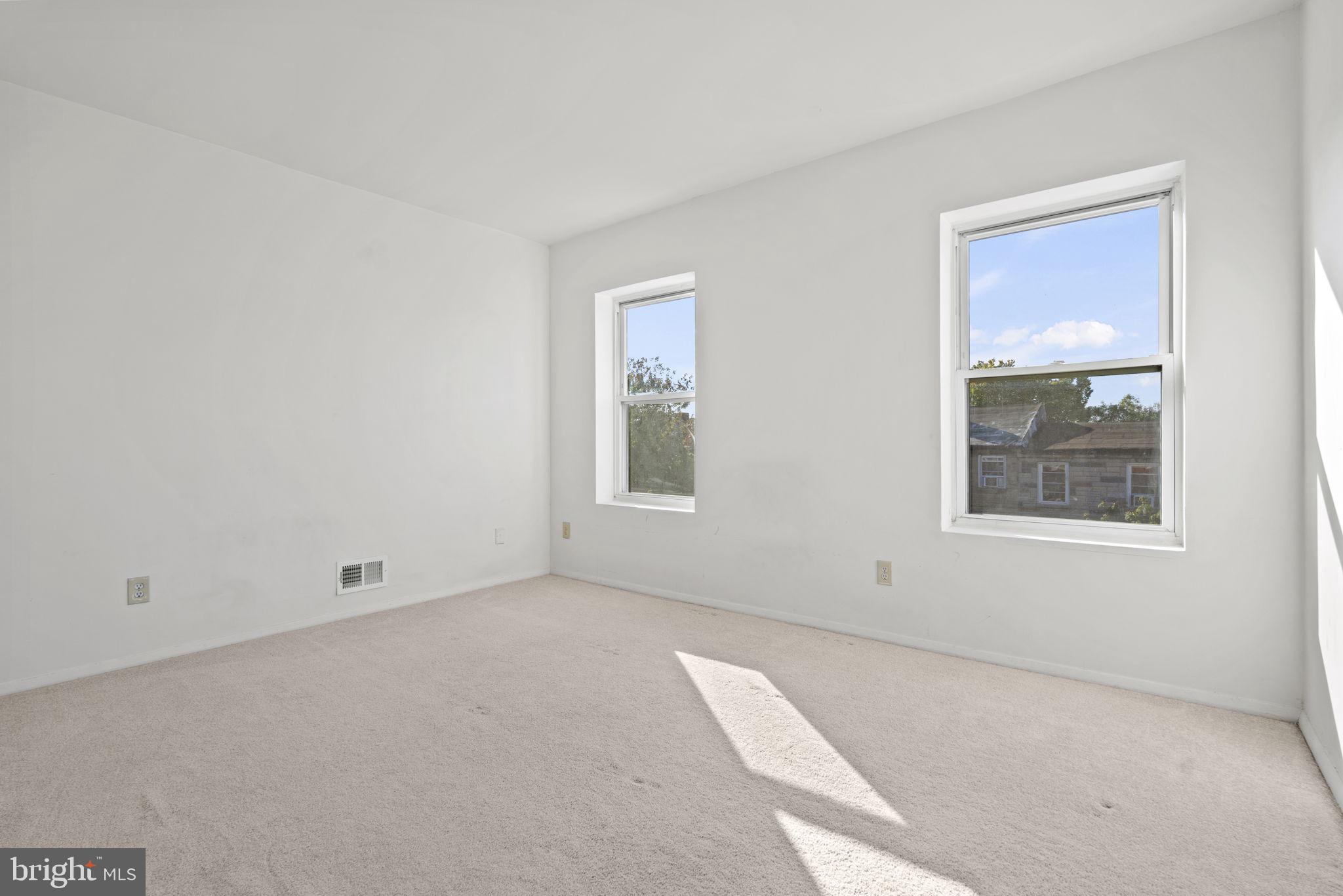 HOLLINS MARKET - Residential