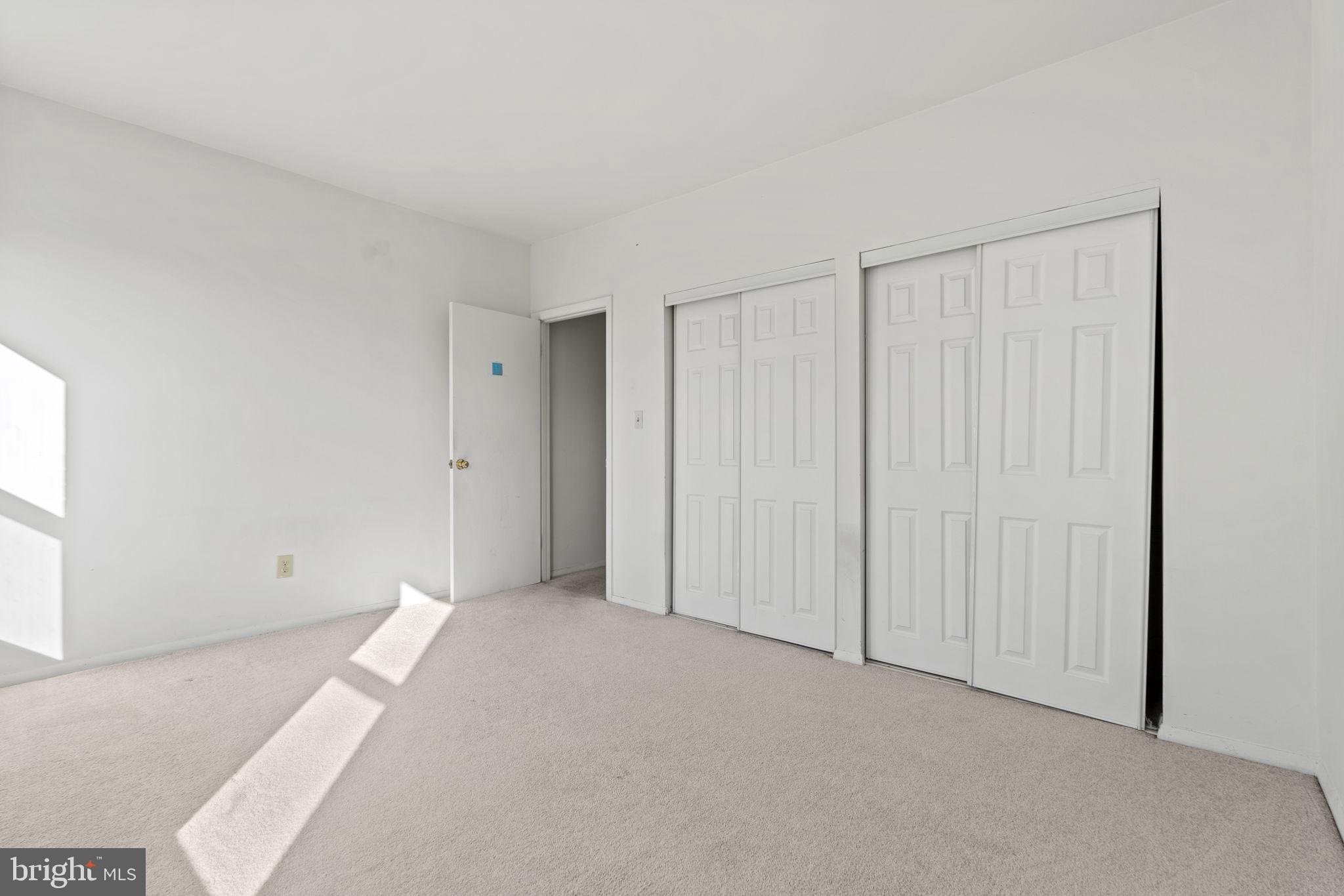 HOLLINS MARKET - Residential