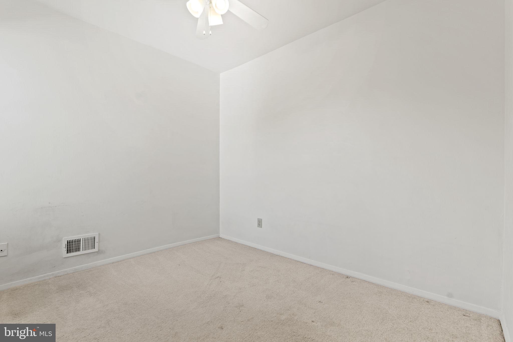 HOLLINS MARKET - Residential