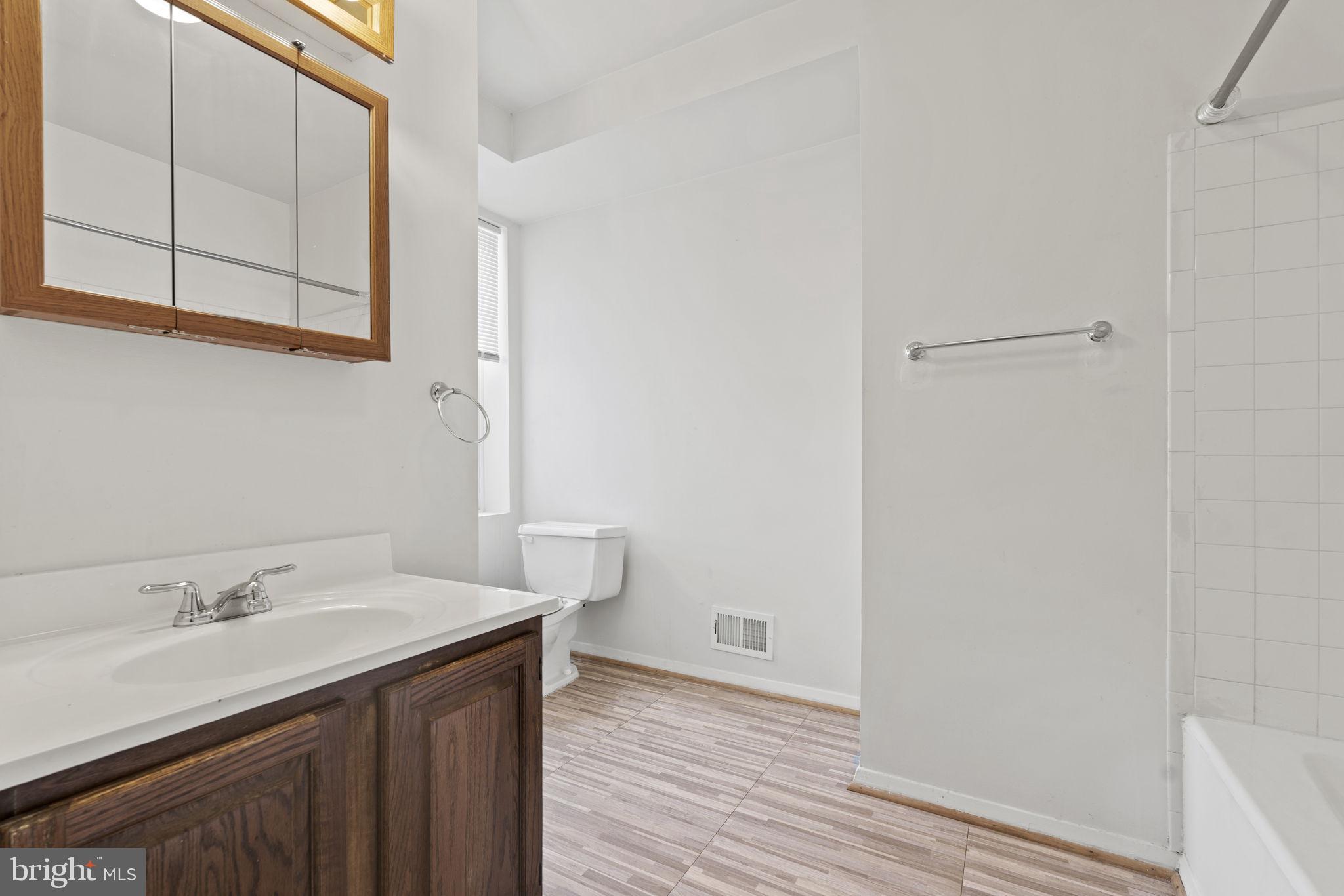 HOLLINS MARKET - Residential