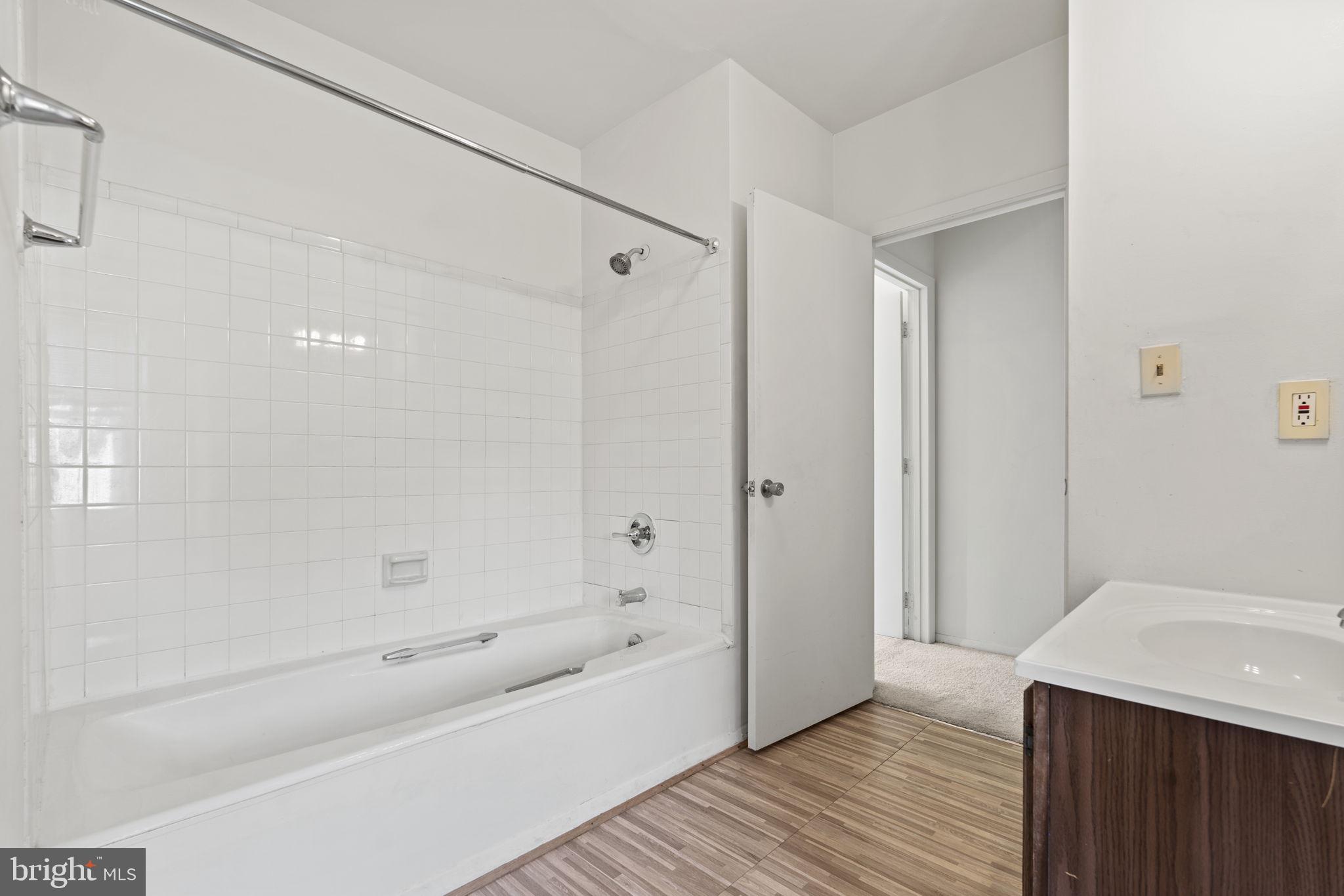 HOLLINS MARKET - Residential