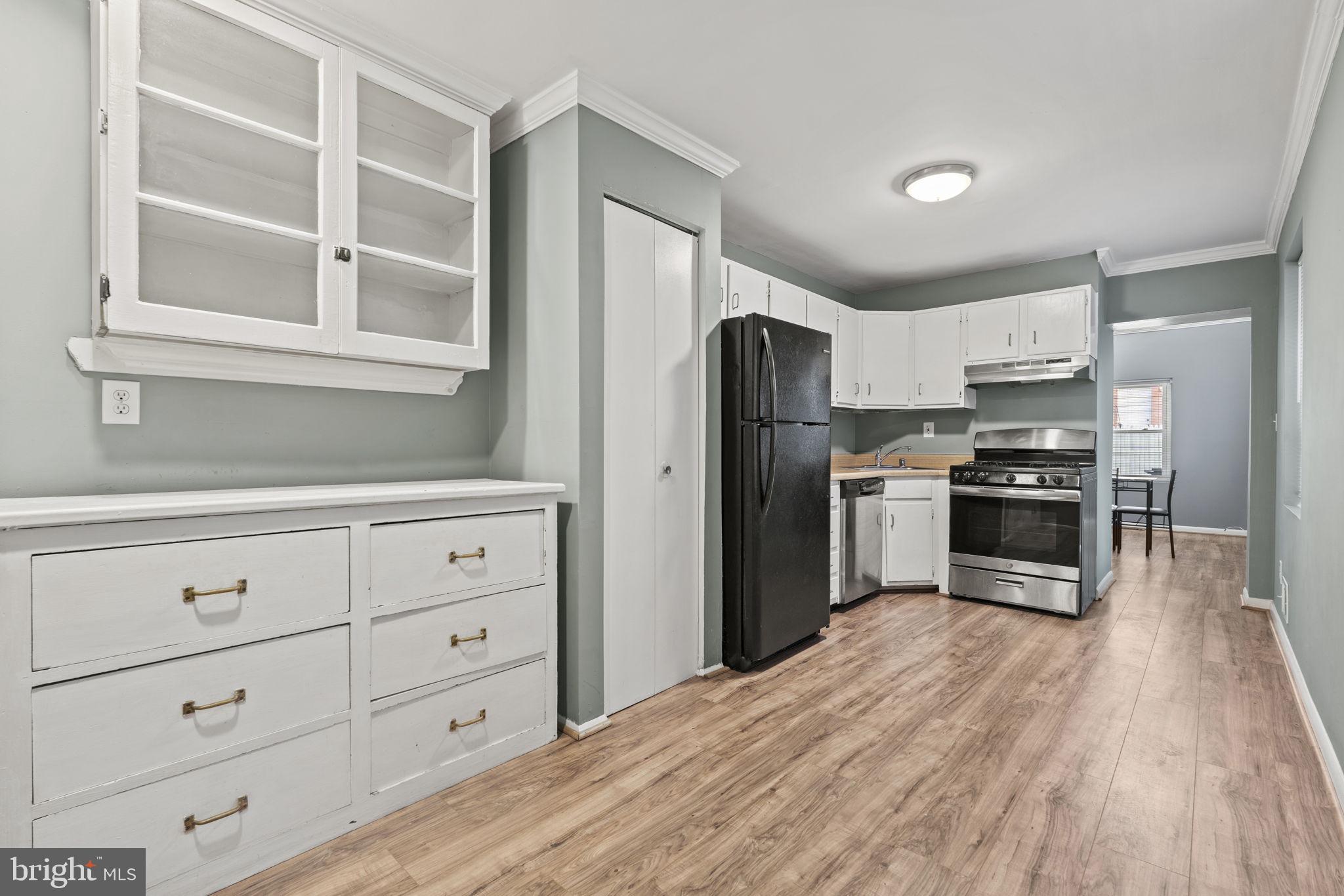 HOLLINS MARKET - Residential