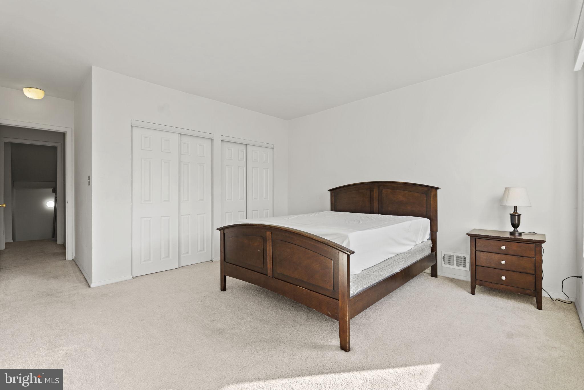 HOLLINS MARKET - Residential