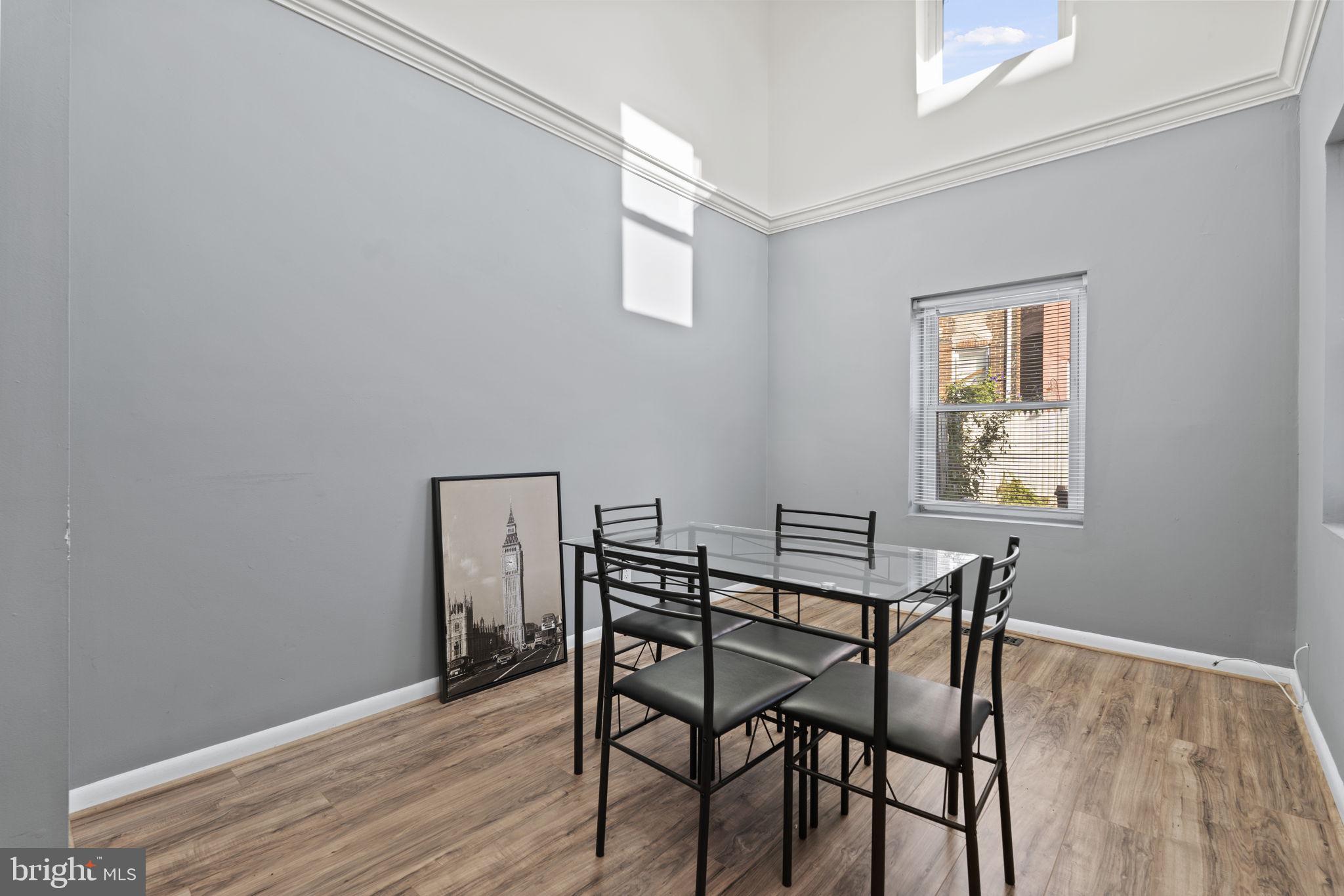 HOLLINS MARKET - Residential