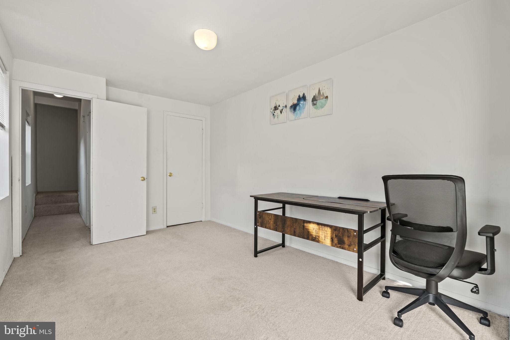 HOLLINS MARKET - Residential