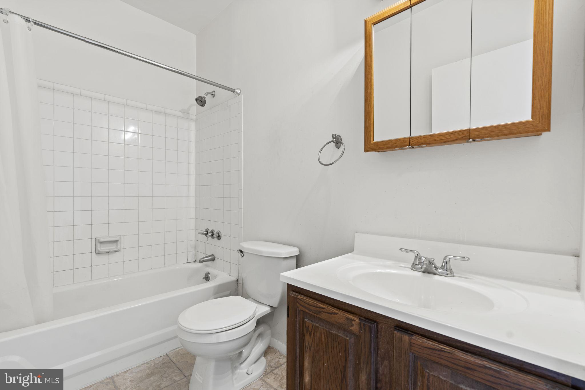 HOLLINS MARKET - Residential