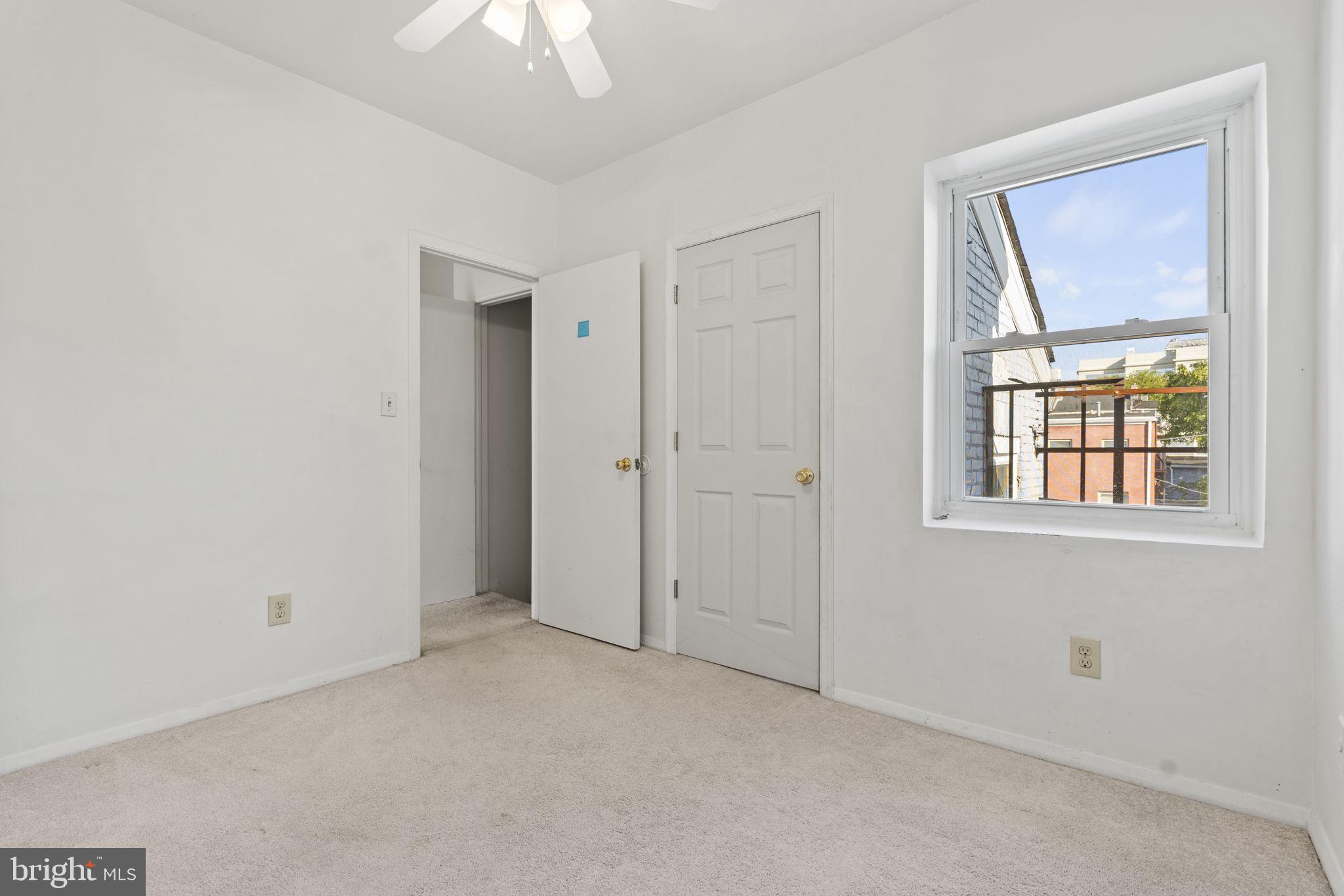 HOLLINS MARKET - Residential