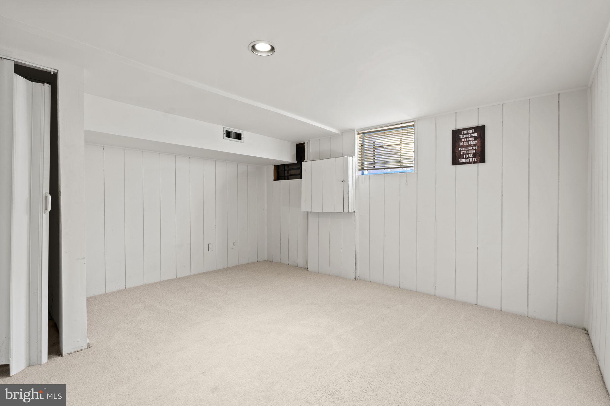 HOLLINS MARKET - Residential