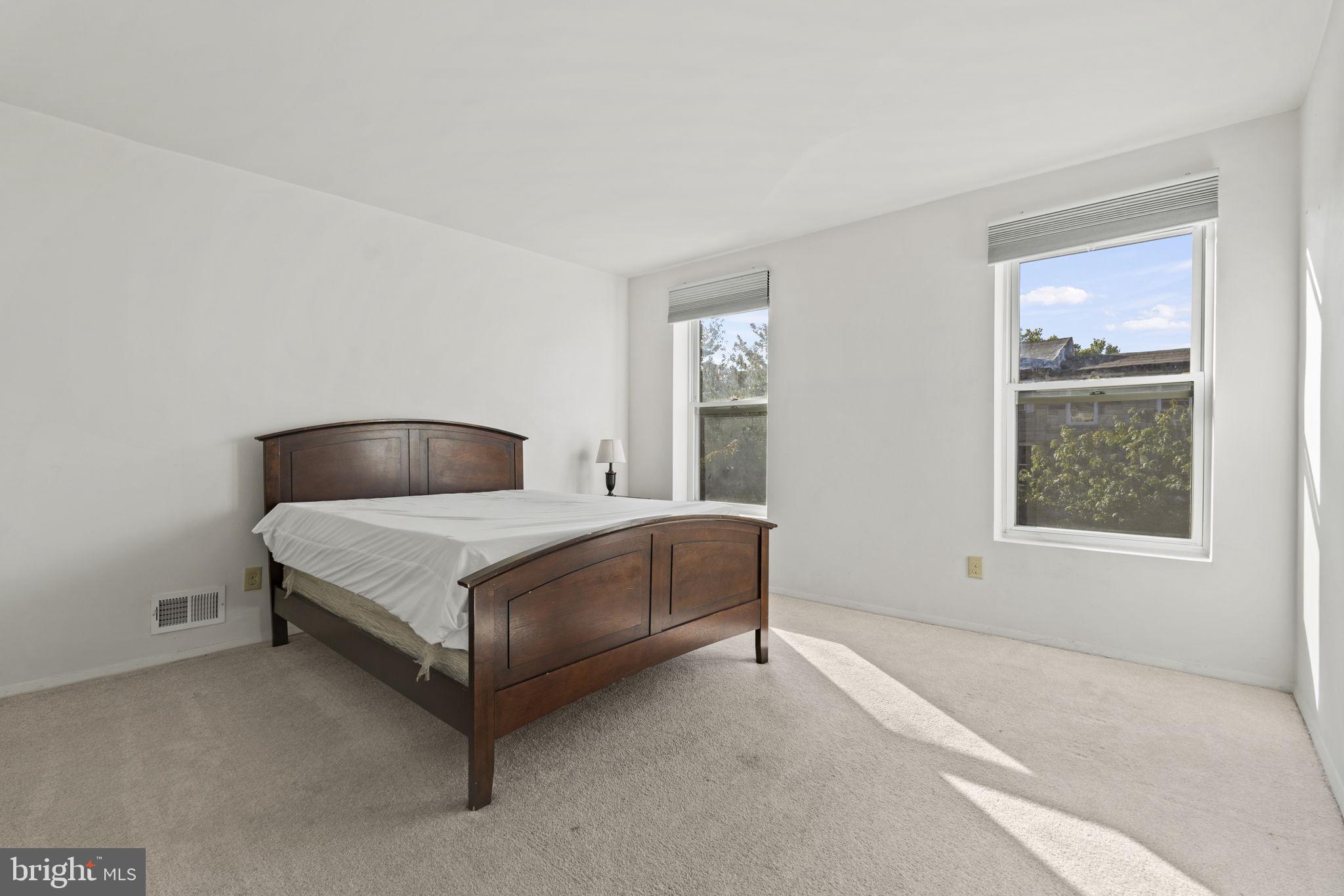 HOLLINS MARKET - Residential