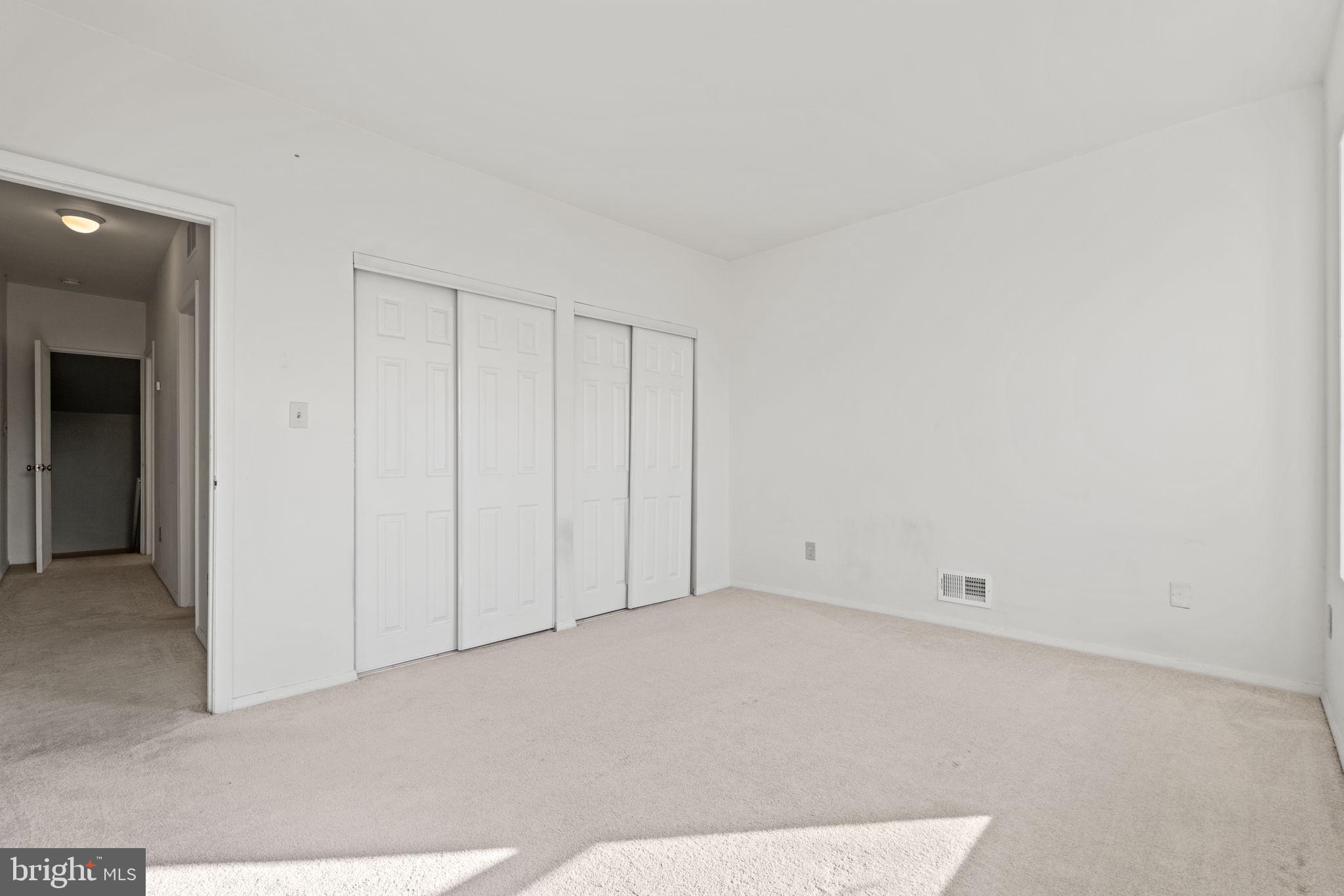 HOLLINS MARKET - Residential